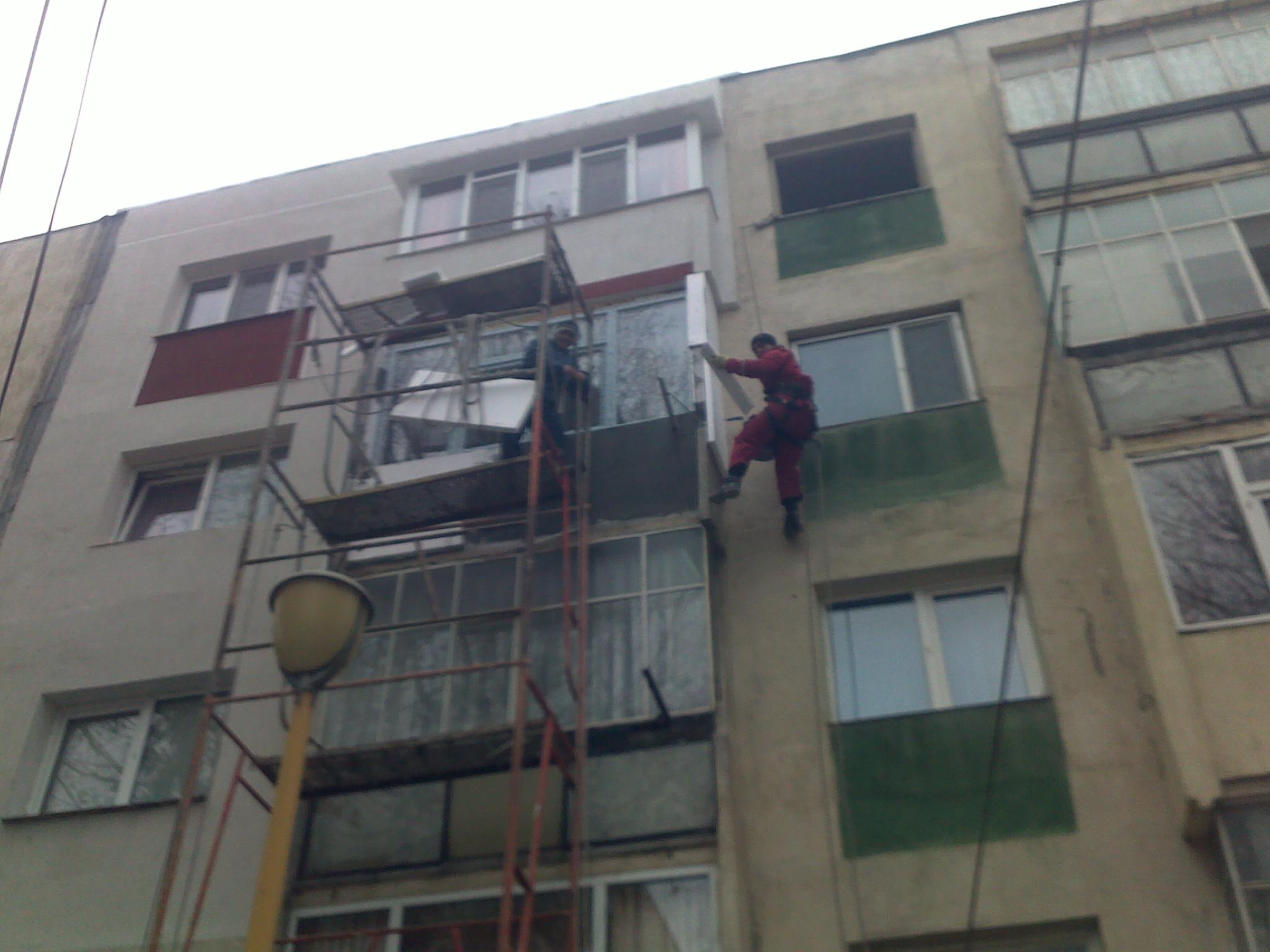 Termoizolații fațade cu Alpinisti utilitari.